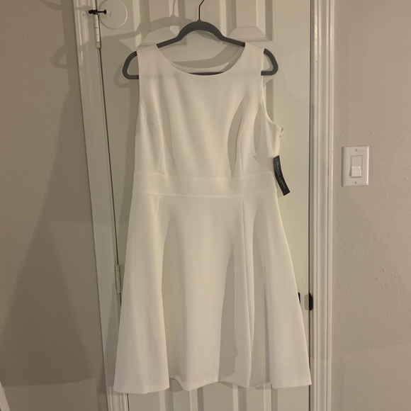 White never worn dress - Picture 1 of 2